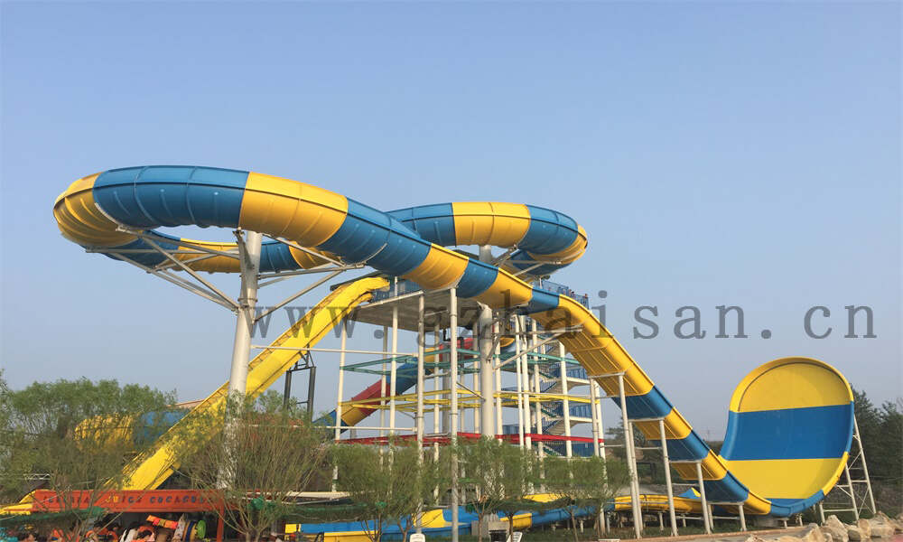 水上乐园设施在设计上的特性有哪些方面?